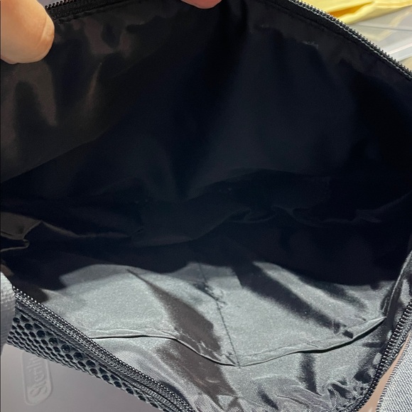 Uniqlo Black Mesh Crossbody Bag - Picture 4 of 4